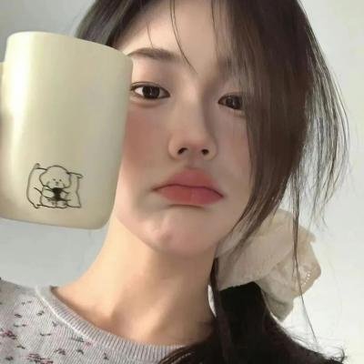 她背后的那双手